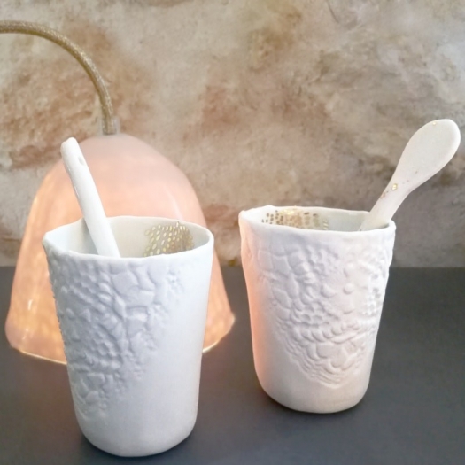 Duo de tasses et cuillères en porcelaine - Myriam Aït Amar - Photo ©GARANCE CASSIEN