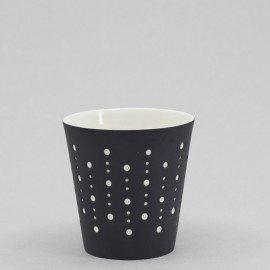 Photophore porcelaine de Limoges - noir - verticales - petit - Atelier bog - Photo ©Brice Corbizet