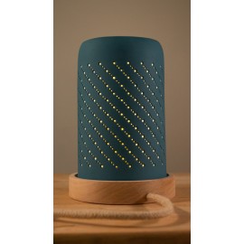 Lampe en porcelaine contemporaine - Bleu paon -obliques - 3 - Atelier bog - Photo © Brice Corbizet