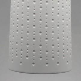 Suspension cylindre en porcelaine - Blanc - petit - verticales- détail - Atelier bog- Photo © Brice Corbizet