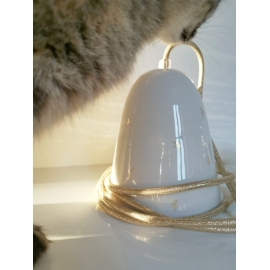 Lampe baladeuse en porcelaine, envolée d'hirondelles or - Myriam AIT AMAR - Photo ©GARANCE CASSIEN